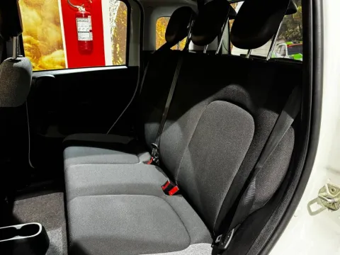 Fiat Panda 1.0 firefly hybrid City Life s&s 70cv 5p.ti - Immagine 12