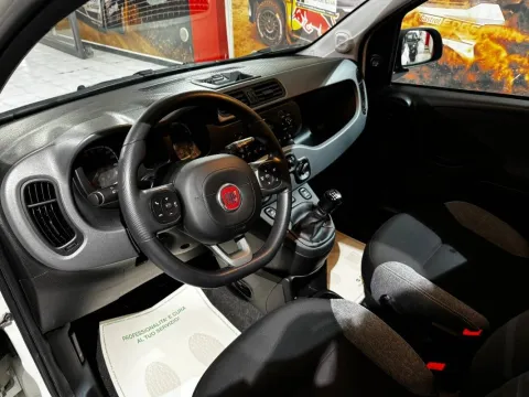 Fiat Panda 1.0 firefly hybrid City Life s&s 70cv 5p.ti - Immagine 17
