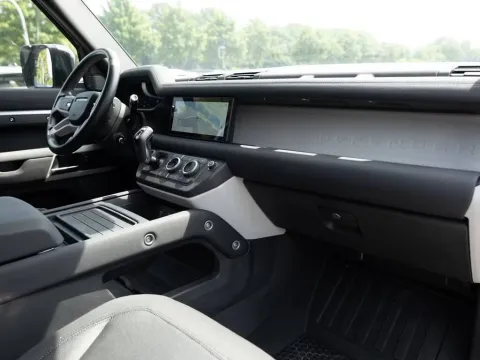 Land Rover Defender 110 2.0d sd4 SE awd 200cv auto - Immagine 5