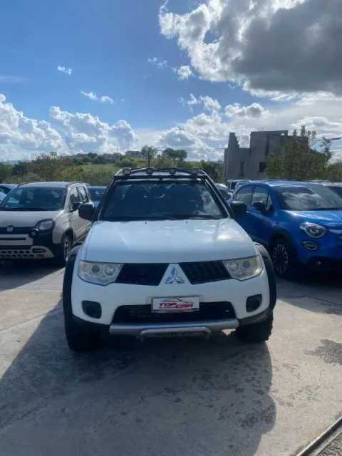 Mitsubishi L200 d.cab 2.5 di-d Invite Plus - Immagine 2