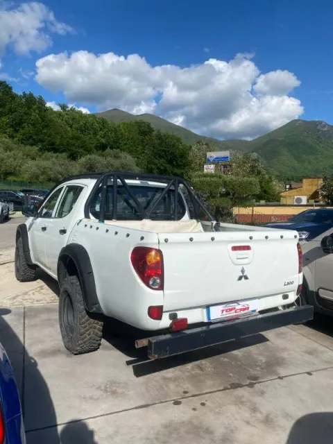 Mitsubishi L200 d.cab 2.5 di-d Invite Plus - Immagine 5