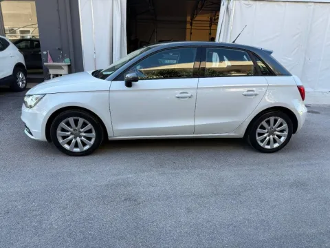 Audi A1 Sportback 1.6 tdi Ambition s-tronic - Immagine 2