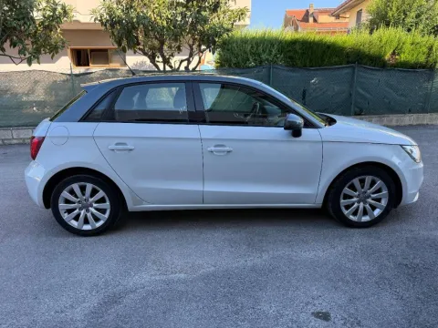 Audi A1 Sportback 1.6 tdi Ambition s-tronic - Immagine 6
