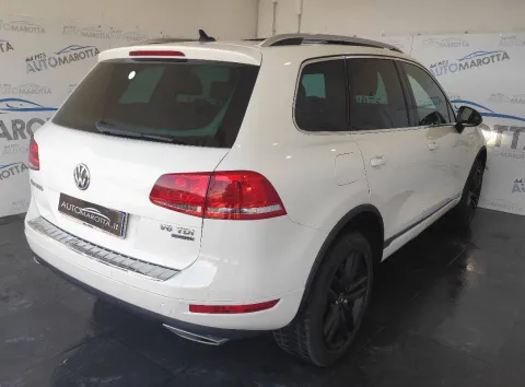 Volkswagen Touareg 3.0 V6 tdi Executive tiptronic - Immagine 5