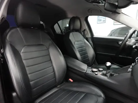 Alfa Romeo Giulia 2.2 t Giulia 150cv - Immagine 24