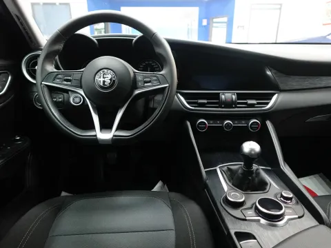 Alfa Romeo Giulia 2.2 t Business 160cv my19 - Immagine 14