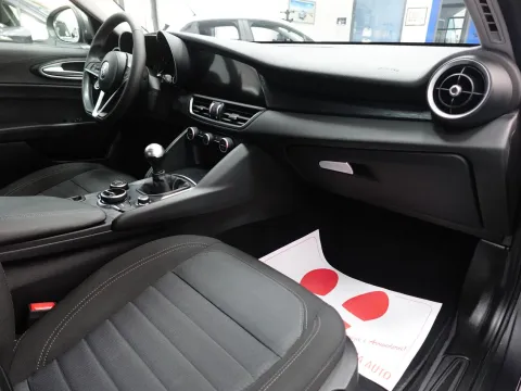 Alfa Romeo Giulia 2.2 t Business 160cv my19 - Immagine 25