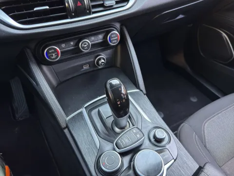 Alfa Romeo Stelvio 2.2 t Sport Tech Q4 190cv auto - Immagine 18