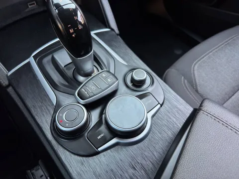 Alfa Romeo Stelvio 2.2 t Sport Tech Q4 190cv auto - Immagine 19