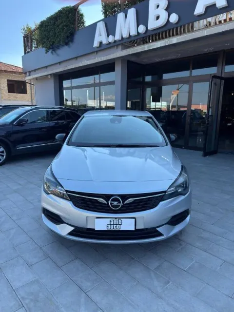 Opel Astra 5p 1.2 t Business Elegance s&s 110cv - Immagine 2