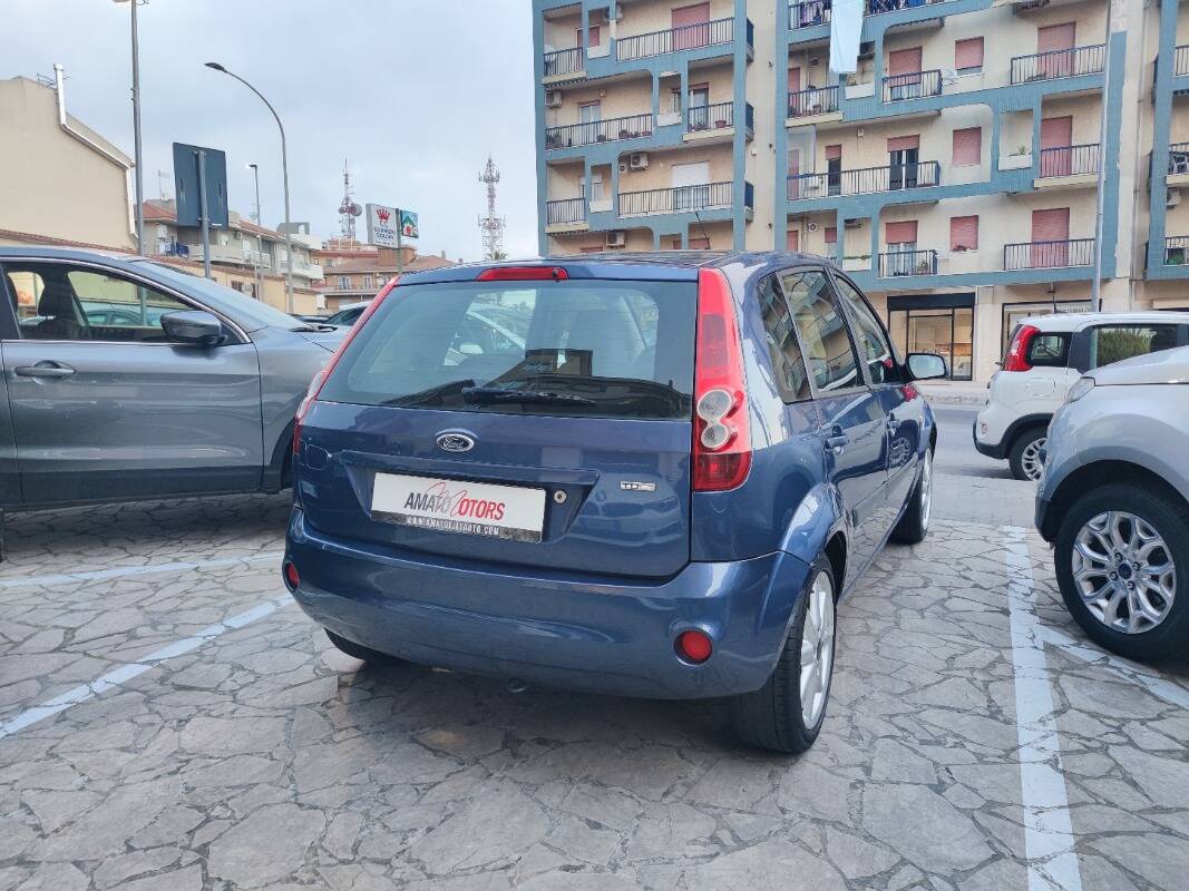 Ford Fiesta 5p 1.4 tdci Ghia - Immagine 9