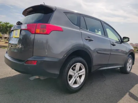 Toyota Rav4 2.0 d-4d 2wd 124cv mt - Immagine 9