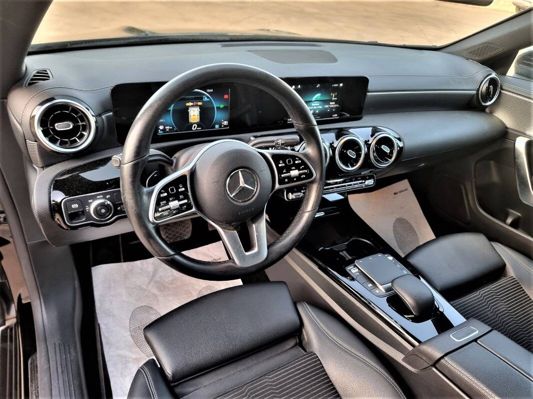 Mercedes CLA Shooting Brake 180 d Sport auto - Immagine 16