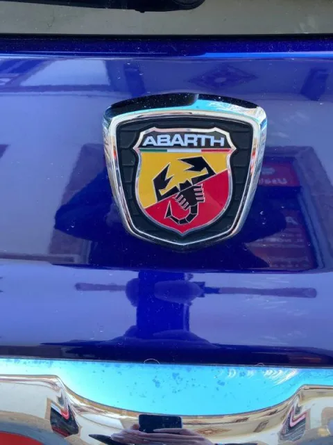 Abarth 595 1.4 16v t. t-jet Yamaha Factory Racing 160cv - Immagine 22