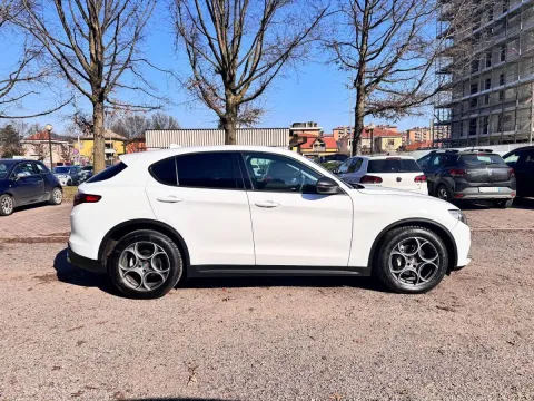 Alfa Romeo Stelvio 2.2 t Business rwd 180cv auto - Immagine 4