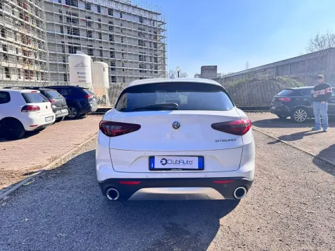 Alfa Romeo Stelvio 2.2 t Business rwd 180cv auto - Immagine 6
