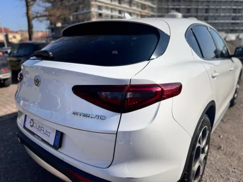 Alfa Romeo Stelvio 2.2 t Business rwd 180cv auto - Immagine 11