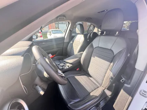 Alfa Romeo Stelvio 2.2 t Business rwd 180cv auto - Immagine 16