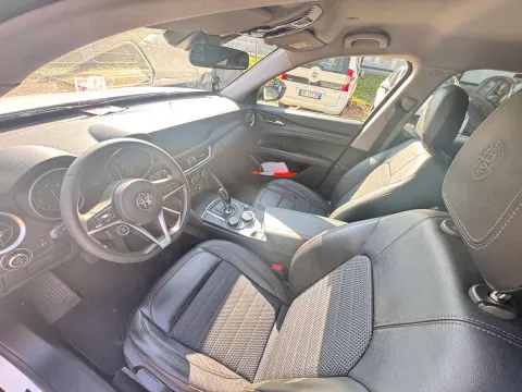 Alfa Romeo Stelvio 2.2 t Business rwd 180cv auto - Immagine 17