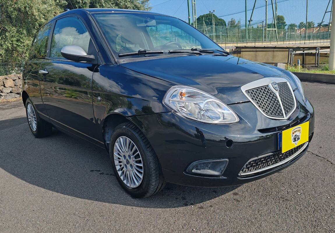 Lancia Ypsilon 1.2 8v Argento - Immagine 1
