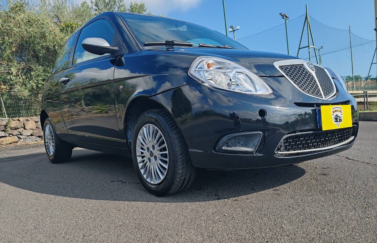 Lancia Ypsilon 1.2 8v Argento - Immagine 2
