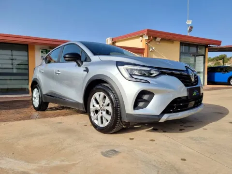 Renault Captur 1.5 blue dci Business 115cv edc - Immagine 1