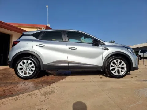Renault Captur 1.5 blue dci Business 115cv edc - Immagine 8
