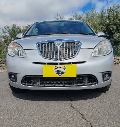 Lancia Ypsilon 1.4 8v E-Collection ecochic Gpl - Immagine 2