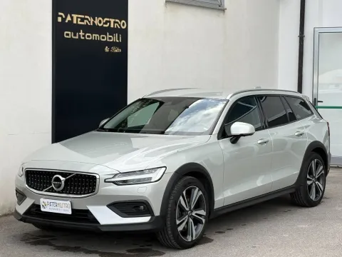 Volvo V60 Cross Country 2.0 d4 Pro awd geartronic - Immagine 1