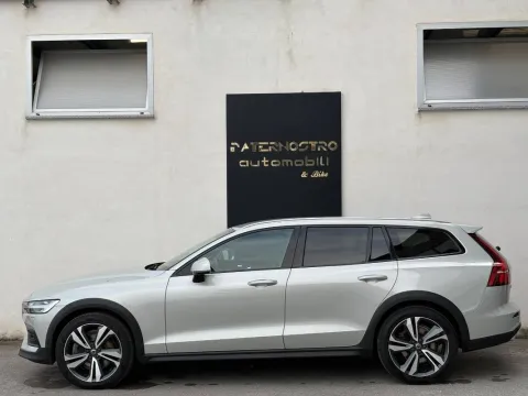 Volvo V60 Cross Country 2.0 d4 Pro awd geartronic - Immagine 2