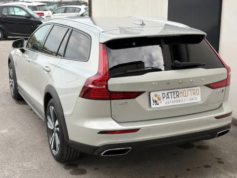 Volvo V60 Cross Country 2.0 d4 Pro awd geartronic - Immagine 3