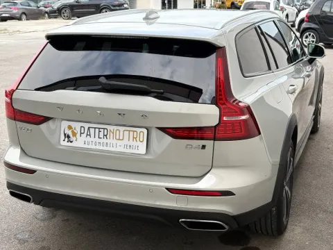 Volvo V60 Cross Country 2.0 d4 Pro awd geartronic - Immagine 5