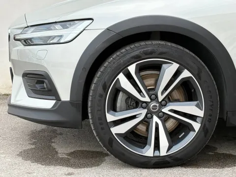 Volvo V60 Cross Country 2.0 d4 Pro awd geartronic - Immagine 9