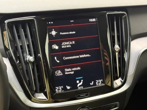 Volvo V60 Cross Country 2.0 d4 Pro awd geartronic - Immagine 25