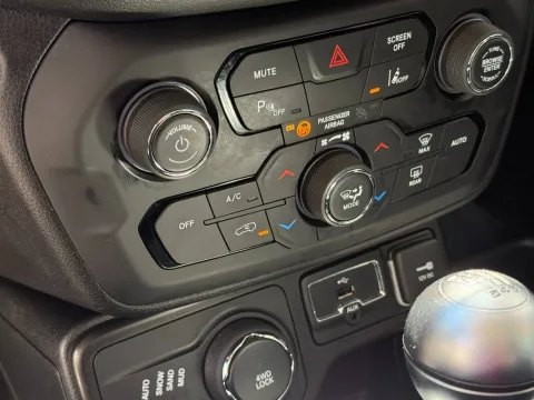 Jeep Renegade 2.0 mjt Limited 4wd 140cv - Immagine 23
