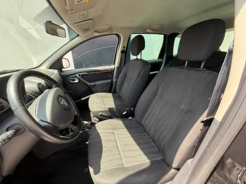 Dacia Duster 1.5 dci Laureate 4x2 110cv - Immagine 15
