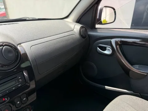 Dacia Duster 1.5 dci Laureate 4x2 110cv - Immagine 19