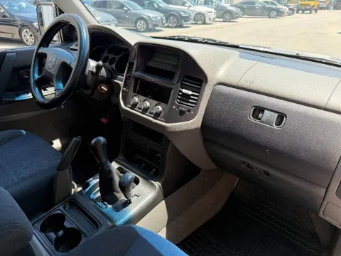 Mitsubishi Pajero 5p 2.5 tdi GLS-1 115cv - Immagine 6