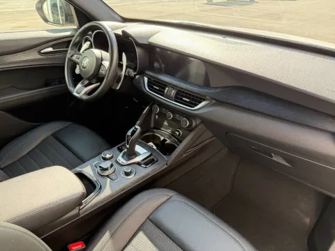 Alfa Romeo Stelvio 2.2 t Sprint Q4 210cv auto - Immagine 9