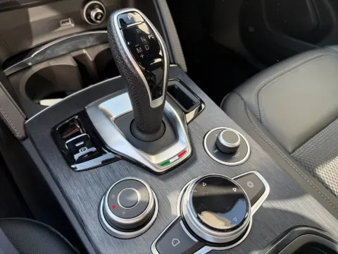Alfa Romeo Stelvio 2.2 t Sprint Q4 210cv auto - Immagine 17