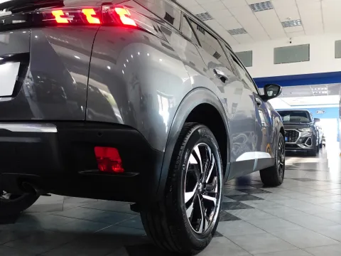 Peugeot 2008 1.2 puretech Allure s&s 100cv - Immagine 9