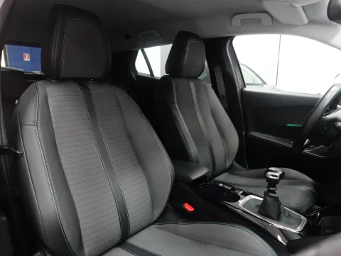 Peugeot 2008 1.2 puretech Allure s&s 100cv - Immagine 28