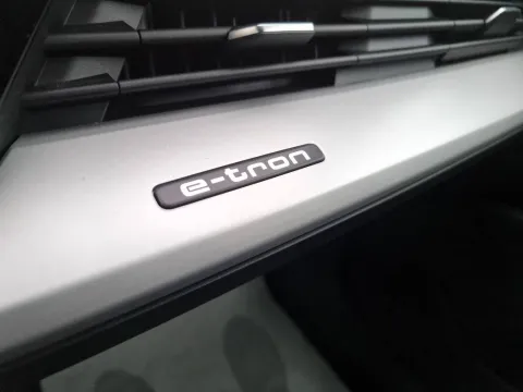 Audi Q4 e-tron 35 Business Advanced - Immagine 11