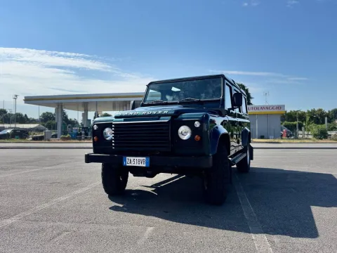 Land Rover Defender 110 2.2 td LE SW - Immagine 1