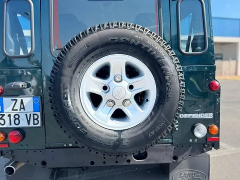 Land Rover Defender 110 2.2 td LE SW - Immagine 8
