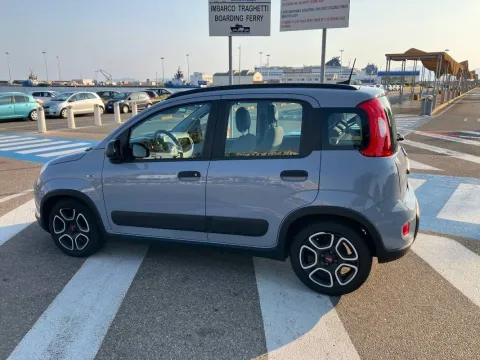 Fiat Panda 1.0 firefly hybrid City Life s&s 70cv 5p.ti - Immagine 3