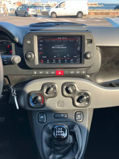 Fiat Panda 1.0 firefly hybrid City Life s&s 70cv 5p.ti - Immagine 13