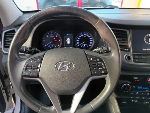 Hyundai Tucson 1.7 crdi Xpossible 2wd 115cv - Immagine 18