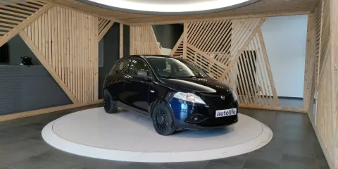 Lancia Ypsilon 1.0 firefly hybrid Silver s&s 70cv - Immagine 2
