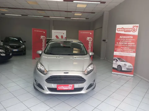 Ford Fiesta 5p 1.0 Black&White 80cv - Immagine 2